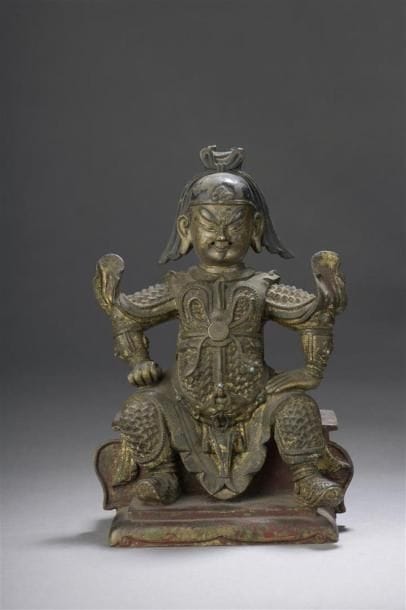 STATUETTE DE GUANDI en bronze partiellement...