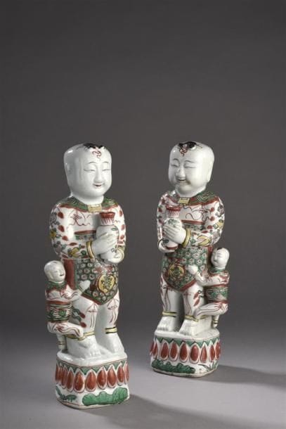 Paire de statuettes de Hehe en porcelaine...