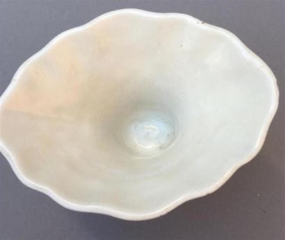 PAIRE DE COUPES libatoires en porcelaine...