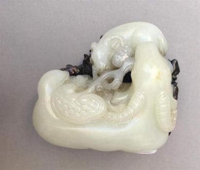 Groupe en jade blanc sculpté
Chine
Représentant...