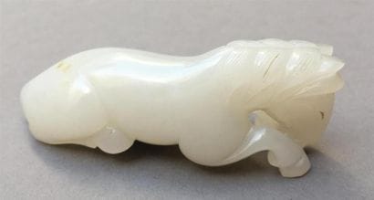 PETIT CHEVAL EN JADE BLANC 
Chine
Le cheval...