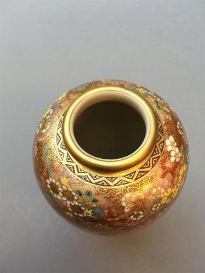PETIT VASE en faïence Satsuma
Japon, époque...