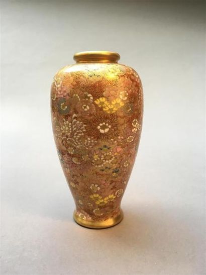 PETIT VASE en faïence Satsuma
Japon, époque...