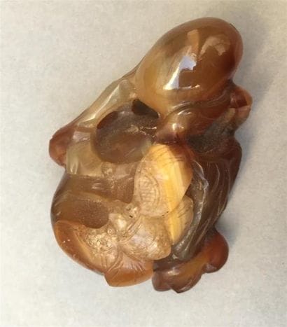 FIBULE EN AGATE ET PENDENTIF EN AGATE et...