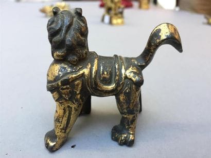 PETIT LION en bronze doré
Chine, époque Ming,...