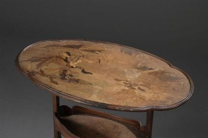 Émile GALLÉ (1846-1904)
Table d'appoint
En...