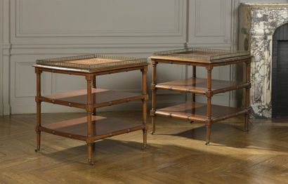 Trois paires de bouts de table en bois naturel...
