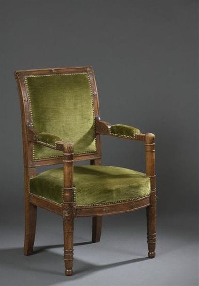 Fauteuil en bois mouluré et sculpté, d'époque...
