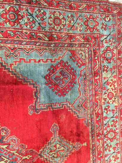 Tapis, Smyrne, début XXe siècle
Fond rouge...
