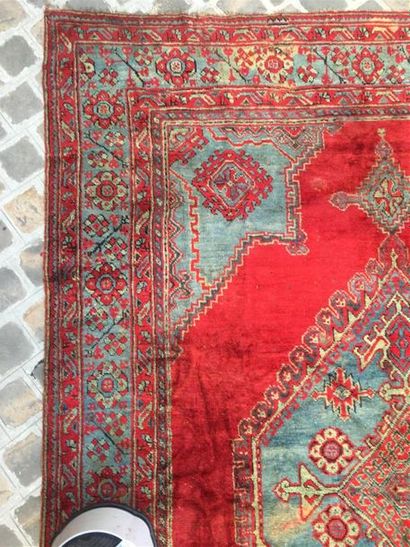 Tapis, Smyrne, début XXe siècle
Fond rouge...