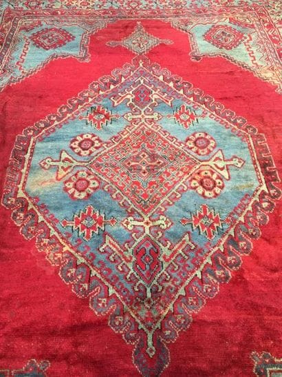 Tapis, Smyrne, début XXe siècle
Fond rouge...