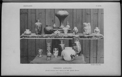 DAUM
Vase ovoïde allongé à pointes étirées...