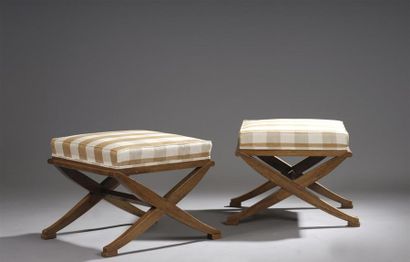 ARBUS André . 
Paire de tabourets en chêne...