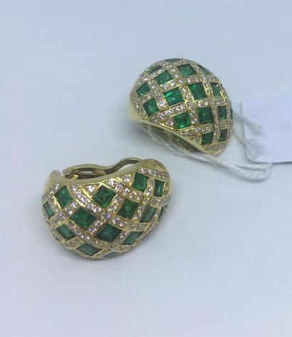 Paire de boucles d'oreilles en or jaune 18K...