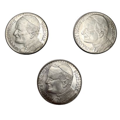 Lot of coins and currency including:
-7 medals...