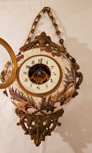 Wall clock in gilt bronze, enamelled box...