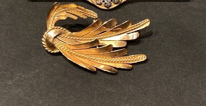 Lot in yellow gold 750 ‰comprising a palm...
