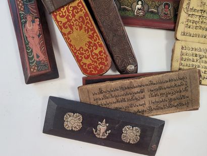 Set of 4 ornaments, Tibet or Nepal, 20th...