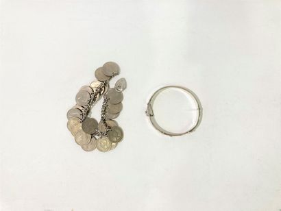 Lot argent comprenant 1 bracelet jonc et...