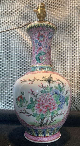 CHINA
Porcelain vase decorated with famille...
