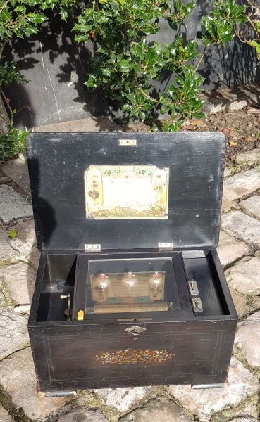 Swiss music box with eight tunes made of...