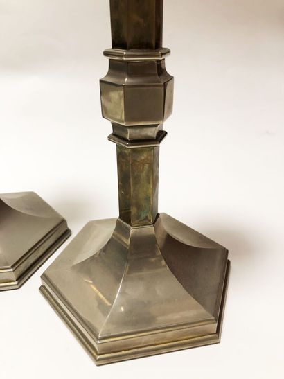 NAGEL KG PUBLISHER 

Pair of pikes. The shafts...