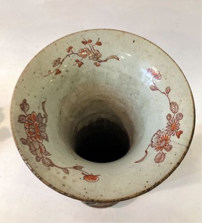 JAPAN
Porcelain cone vase with Phoenix in...