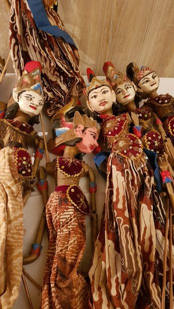 Lot of WAYANG puppets Indonesia
End of the...