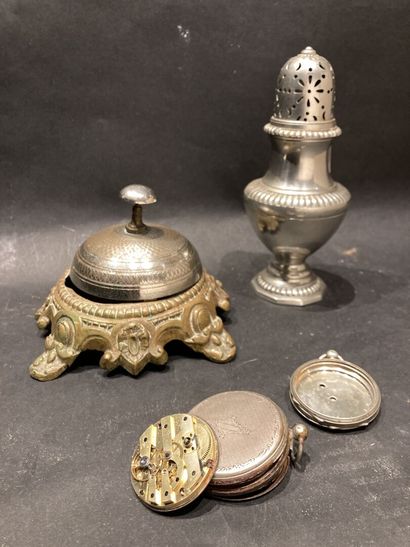 Lot including:
A pewter sprinkler
A table...