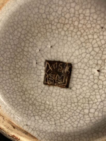 CHINA
Baluster vase in cracked ceramic decorated...