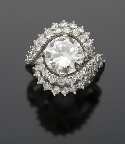 Bague en platine
H. STERN
Bague en platine...