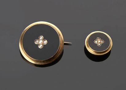 Broche or jaune 18K 750‰, de forme ronde,...