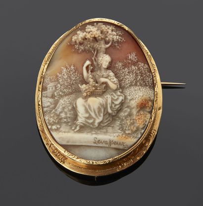 Broche en or jaune 18K 750‰, sertie d'un...