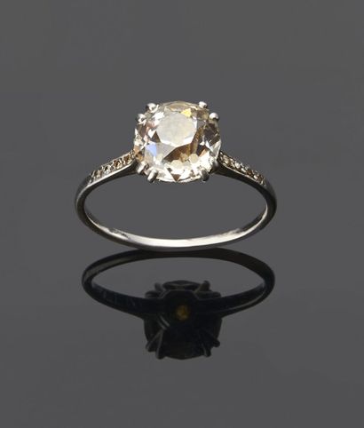Solitaire en platine 900‰, serti d'un diamant...