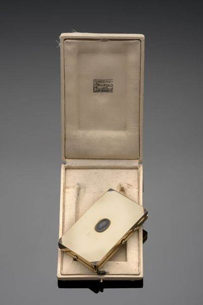 Giacomo RAVASCO
Minaudière en or jaune 18K...