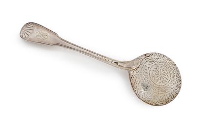 Saupoudreuse en argent 1er titre (950), modèle...