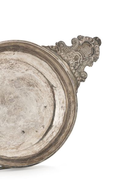 Écuelle en argent 1er titre 950‰, de forme...