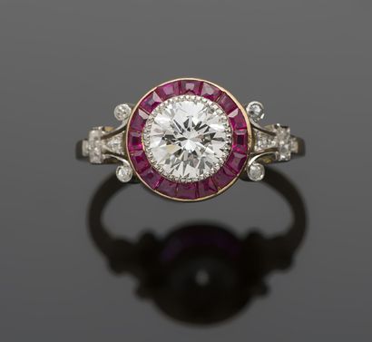 Bague en or deux tons 18K 750‰, de forme...