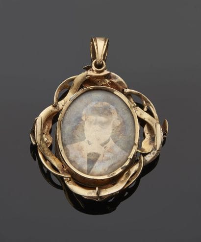 Pendentif en or jaune 18K 750‰, de forme...