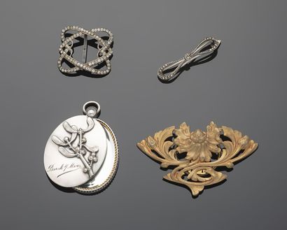 Lot art nouveau
Lot comprenant :
Miroir de...