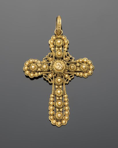 Croix en or jaune 14K 585‰, ajourée à décor...