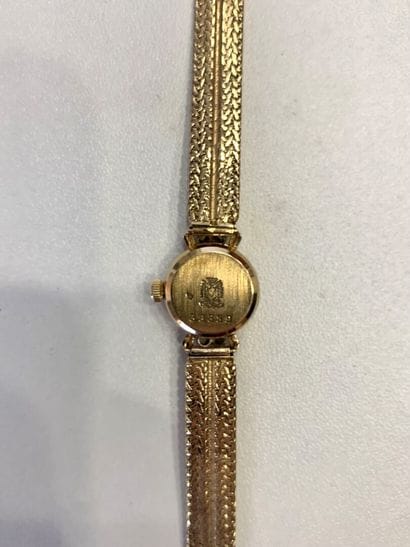 LIP
Montre de dame en or jaune 18K 750‰,...