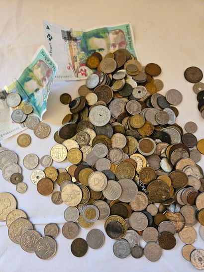 Lot of various circulation coins and 500...
