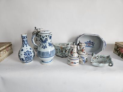 SINCENY
Earthenware set composed of two covered...