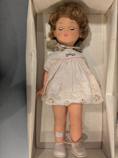 Set of four dolls
A regional all-composition...