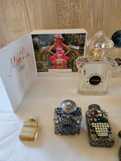 PARFUM
Lot of various bottles: Guerlain,...