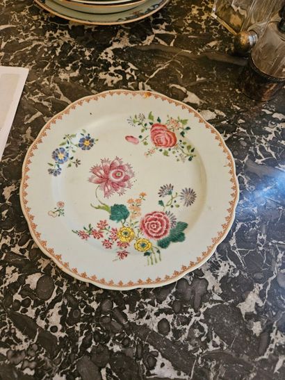 CHINA and JAPAN
Set of five porcelain plates...