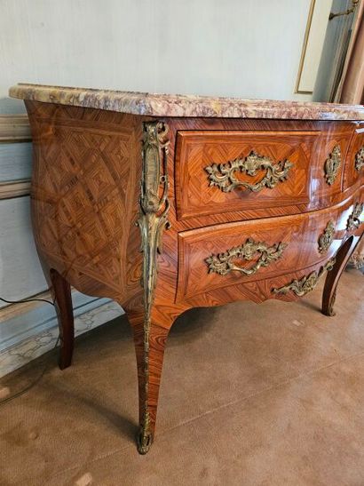 Curved chest of drawers with three drawers...