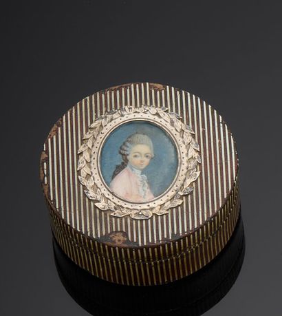 Snuffbox
The lid features an oval miniature...