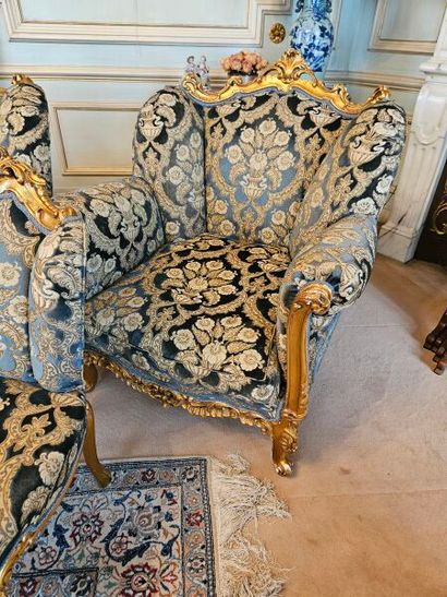 Gilded carved wood salon with rocaille, shell...